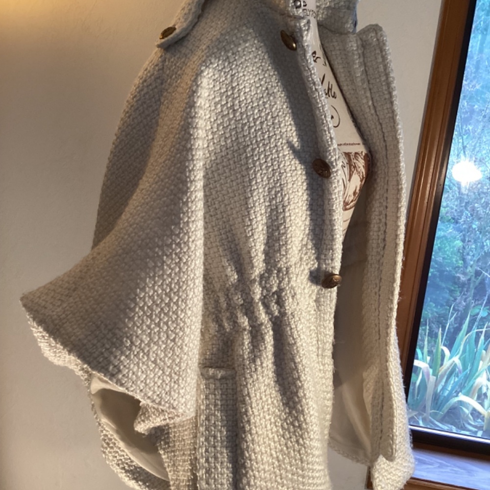 Roz&Ali Short Cape Jacket - Picture 4 of 11